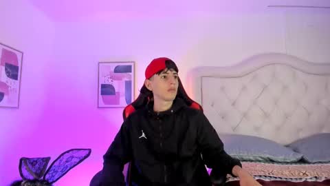 Snapshot of sett_and_gwen chatting on January 2025 04:20:01 AM sett_and_gwen online show from January 2025 04:20:01 AM