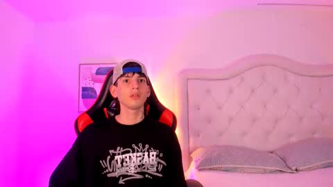 Snapshot of sett_and_gwen chatting on January 2025 09:11:02 AM sett_and_gwen online show from January 2025 09:11:02 AM