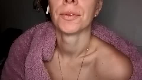 Snapshot of sexualangel chatting on December 2025 07:49:01 AM Verona online show from December 2025 07:49:01 AM