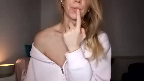 Snapshot of sexualangel chatting on February 2026 07:25:01 AM Verona online show from February 2026 07:25:01 AM