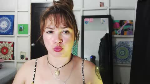 Snapshot of sexwwoman chatting on October 2025 08:20:02 PM CHIARA online show from October 2025 08:20:02 PM