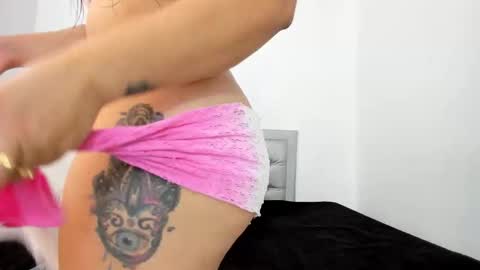 sexxylatincouple1 online show from February 2026 10:31:02 AM