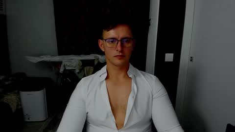 Sexxymuscles4U online show from November 2025 03:13:02 PM