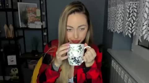 C o r a l i e online show from December 2024 08:11:02 AM