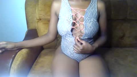 Ellahh online show from May 2026 12:18:01 AM