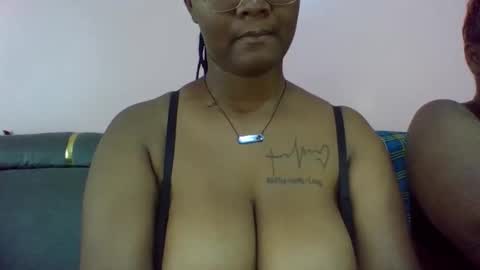 Snapshot of sexy_helle chatting on December 2025 01:52:02 PM sexy_helle online show from December 2025 01:52:02 PM