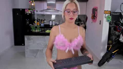 WENDY  MAX  AND VICKY online show from May 2026 04:28:02 AM