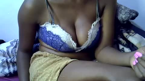 Snapshot of sexy_leila3 chatting on June 2026 01:33:01 PM kayla online show from June 2026 01:33:01 PM