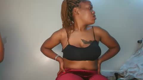 sexy_lyna online show from February 2026 07:07:01 PM