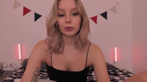 Snapshot of sexy_misses19 chatting on January 2025 07:53:01 PM Ellie Mia online show from January 2025 07:53:01 PM