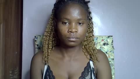 Snapshot of sexy_molyne chatting on January 2026 01:37:02 PM Molyne online show from January 2026 01:37:02 PM