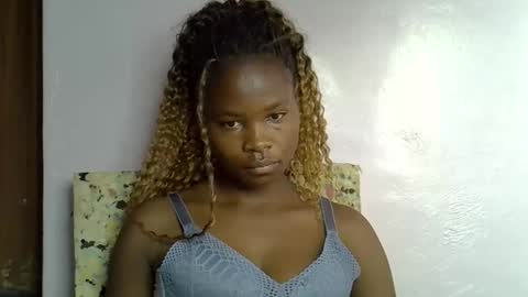 Snapshot of sexy_molyne chatting on January 2026 01:43:01 AM Molyne online show from January 2026 01:43:01 AM