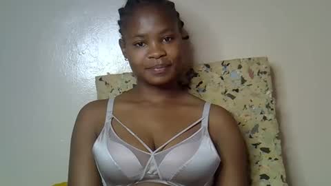 Molyne online show from May 2026 05:05:01 AM