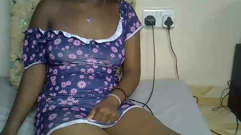 Molyne online show from May 2026 02:02:01 PM