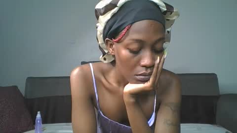 SEXY MOMAH online show from May 2026 06:29:01 AM