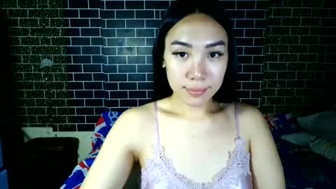 Snapshot of sexy_queeniex chatting on July 2026 05:23:02 AM hi im queenie online show from July 2026 05:23:02 AM