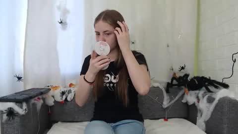 Alina online show from October 2025 07:54:02 AM