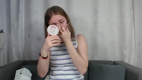 Alina online show from November 2025 09:42:01 AM