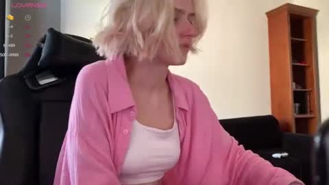 Snapshot of sexy_sweets chatting on September 2025 10:15:01 AM Sexy-Sweets online show from September 2025 10:15:01 AM