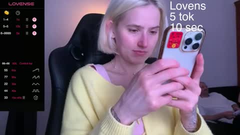 Snapshot of sexy_sweets chatting on September 2025 04:44:02 PM Sexy-Sweets online show from September 2025 04:44:02 PM