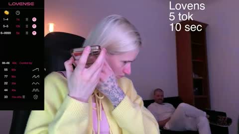 Snapshot of sexy_sweets chatting on September 2025 03:39:02 PM Sexy-Sweets online show from September 2025 03:39:02 PM