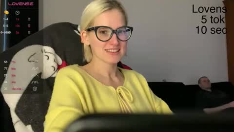 Snapshot of sexy_sweets chatting on October 2025 12:06:02 PM Sexy-Sweets online show from October 2025 12:06:02 PM