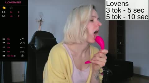 Snapshot of sexy_sweets chatting on November 2025 11:33:01 AM Sexy-Sweets online show from November 2025 11:33:01 AM