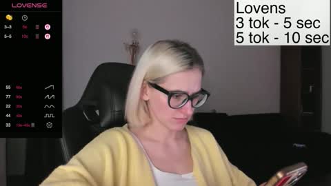 Snapshot of sexy_sweets chatting on November 2025 04:28:02 PM Sexy-Sweets online show from November 2025 04:28:02 PM