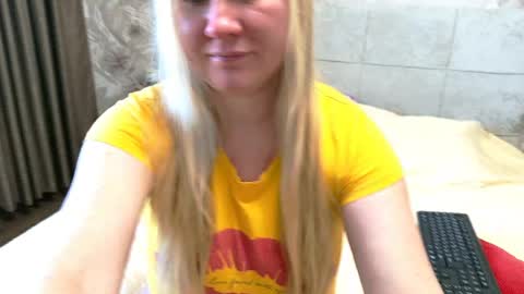 Snapshot of sexyblondebush chatting on April 2026 04:46:01 AM Lana online show from April 2026 04:46:01 AM