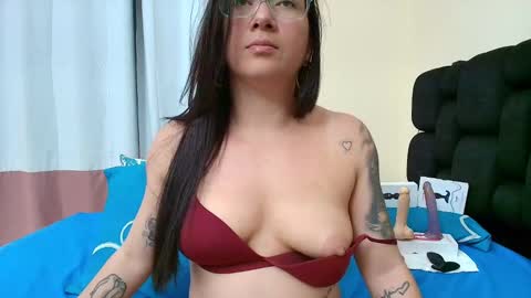 Snapshot of sexyeva_25 chatting on January 2025 07:45:01 PM Eva online show from January 2025 07:45:01 PM