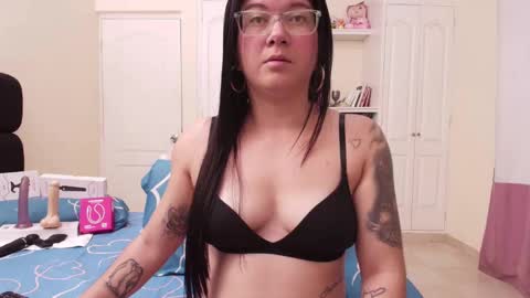 Snapshot of sexyeva_25 chatting on October 2025 04:09:01 AM Eva online show from October 2025 04:09:01 AM