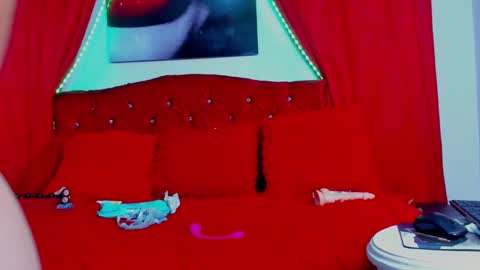 Snapshot of sexylaurita4u chatting on January 2025 02:56:02 PM laura online show from January 2025 02:56:02 PM