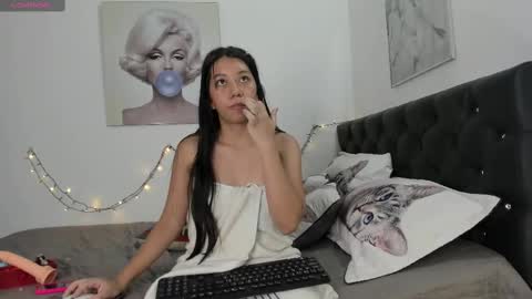 Snapshot of sexylaurita4u chatting on February 2025 05:29:01 PM laura online show from February 2025 05:29:01 PM