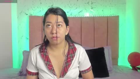 Snapshot of sexylaurita4u chatting on September 2025 12:27:02 PM laura online show from September 2025 12:27:02 PM