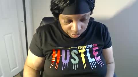 SexyMona online show from April 2026 02:25:01 PM