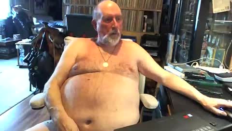 Grizz Lee Bear online show from April 2026 05:38:01 AM