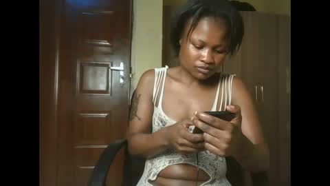 Snapshot of sexyqueenivy chatting on October 2025 10:32:02 AM queenivy online show from October 2025 10:32:02 AM