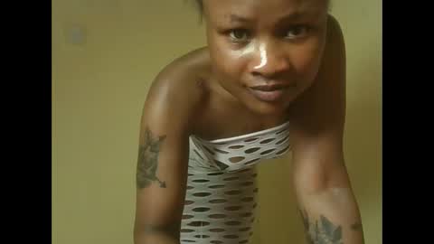 Snapshot of sexyqueenivy chatting on October 2025 01:14:01 PM queenivy online show from October 2025 01:14:01 PM