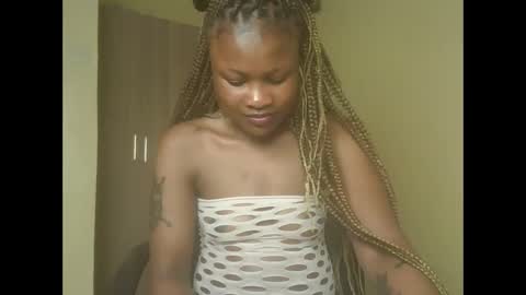 Snapshot of sexyqueenivy chatting on November 2025 03:05:01 AM queenivy online show from November 2025 03:05:01 AM