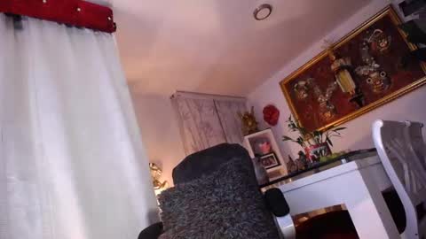 Snapshot of sexyshemale4uxxx chatting on February 2025 05:02:01 AM online show from February 2025 05:02:01 AM