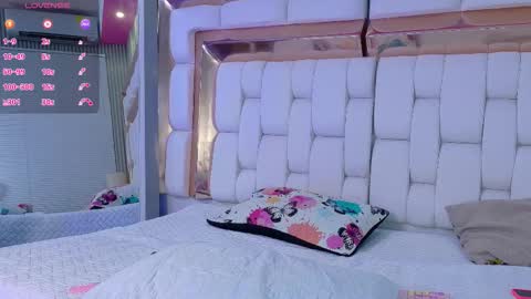 Snapshot of sexysister_ chatting on September 2025 12:37:02 PM Kendall online show from September 2025 12:37:02 PM