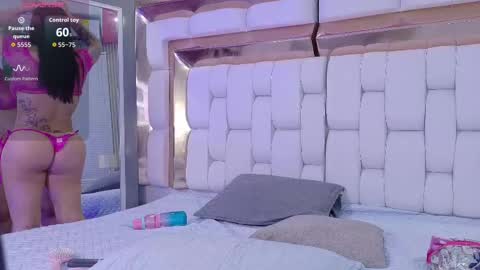 Snapshot of sexysister_ chatting on September 2025 12:21:02 PM Kendall online show from September 2025 12:21:02 PM