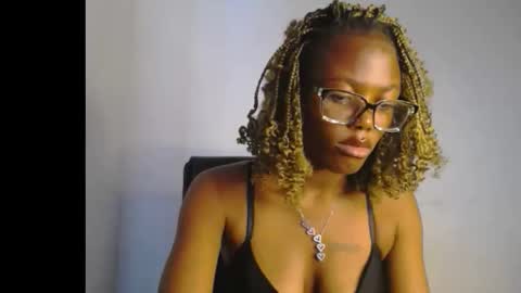 Snapshot of sexyslim_ebony chatting on February 2026 02:46:01 PM Darkskinned Rae online show from February 2026 02:46:01 PM