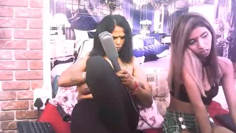 sexyva4u2luv online show from December 2025 09:02:01 AM