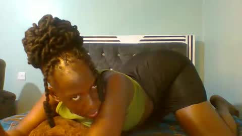 VIVIAN online show from March 2025 08:42:02 PM