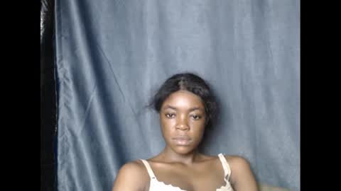 Snapshot of sexyxbunnyxx chatting on December 2024 05:20:02 PM Blue online show from December 2024 05:20:02 PM