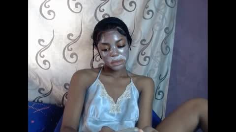 Snapshot of sexyxbunnyxx chatting on January 2025 09:27:01 AM Blue online show from January 2025 09:27:01 AM