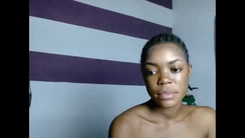 Snapshot of sexyxbunnyxx chatting on January 2025 08:33:01 PM Blue online show from January 2025 08:33:01 PM