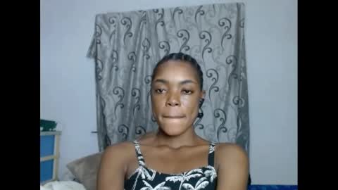 Snapshot of sexyxbunnyxx chatting on February 2025 10:22:02 PM Blue online show from February 2025 10:22:02 PM