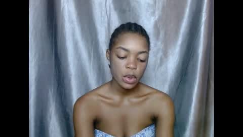 Snapshot of sexyxbunnyxx chatting on February 2025 07:15:01 AM Blue online show from February 2025 07:15:01 AM